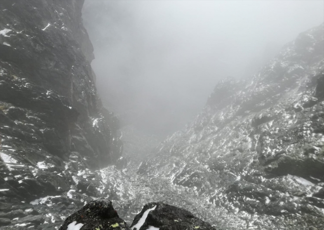Kaçkar Dağları'na mevsimin ilk karı yağdı